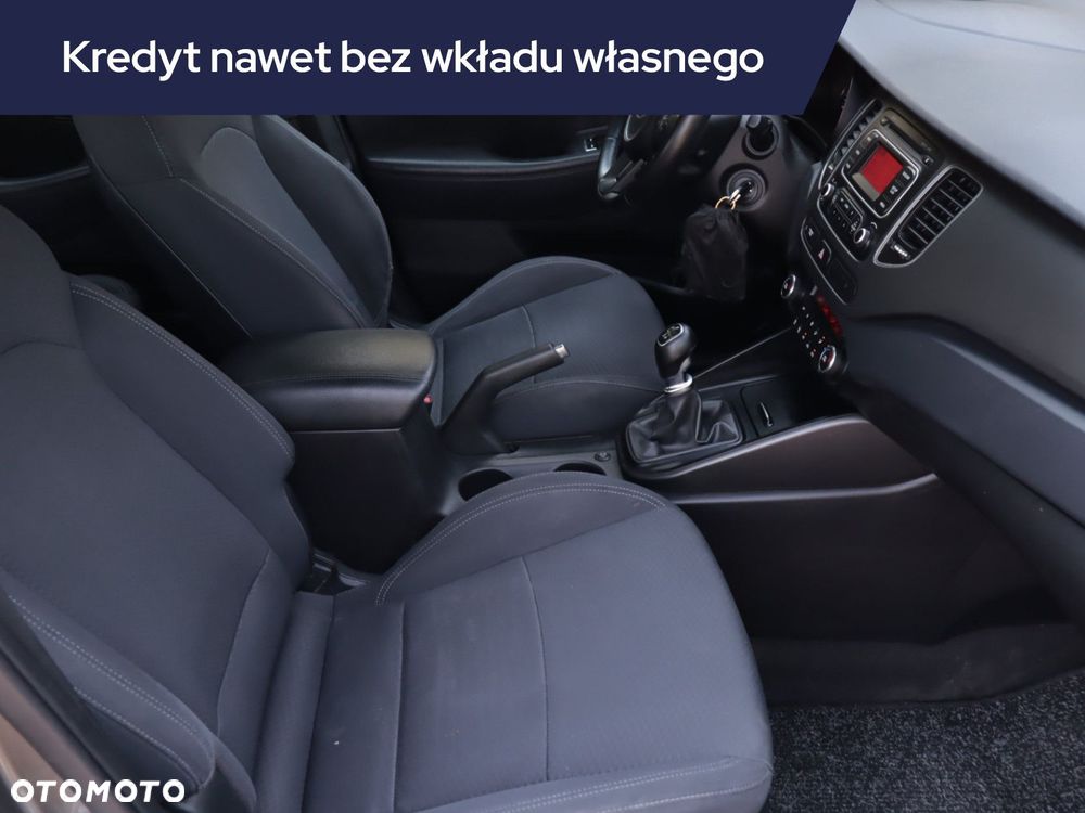 Kia Carens - 11