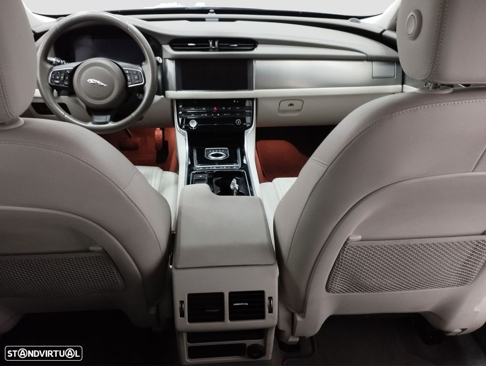 Jaguar XF 2.0 D Prestige Aut. - 6