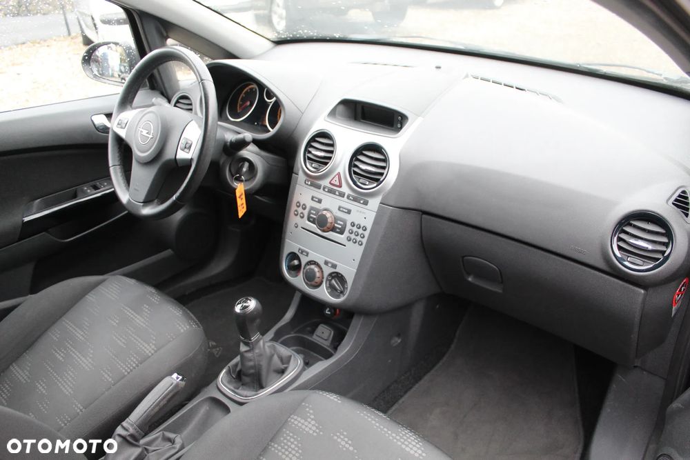 Opel Corsa 1.4 16V Satellite - 11