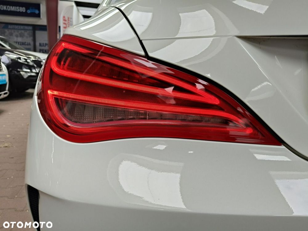 Mercedes-Benz CLA 180 7G-DCT AMG Line - 12