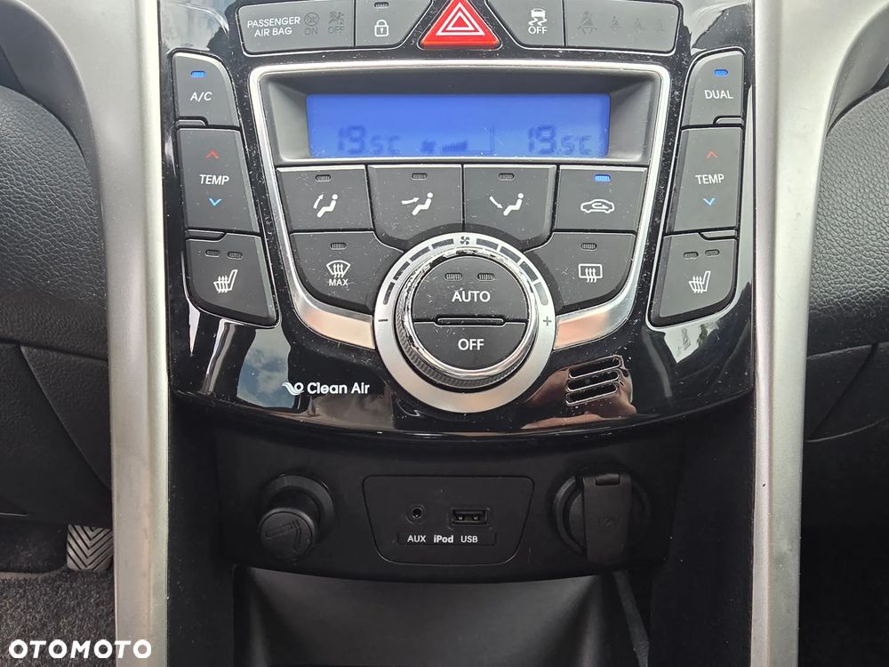 Hyundai i30 blue 1.6 CRDi Style - 12