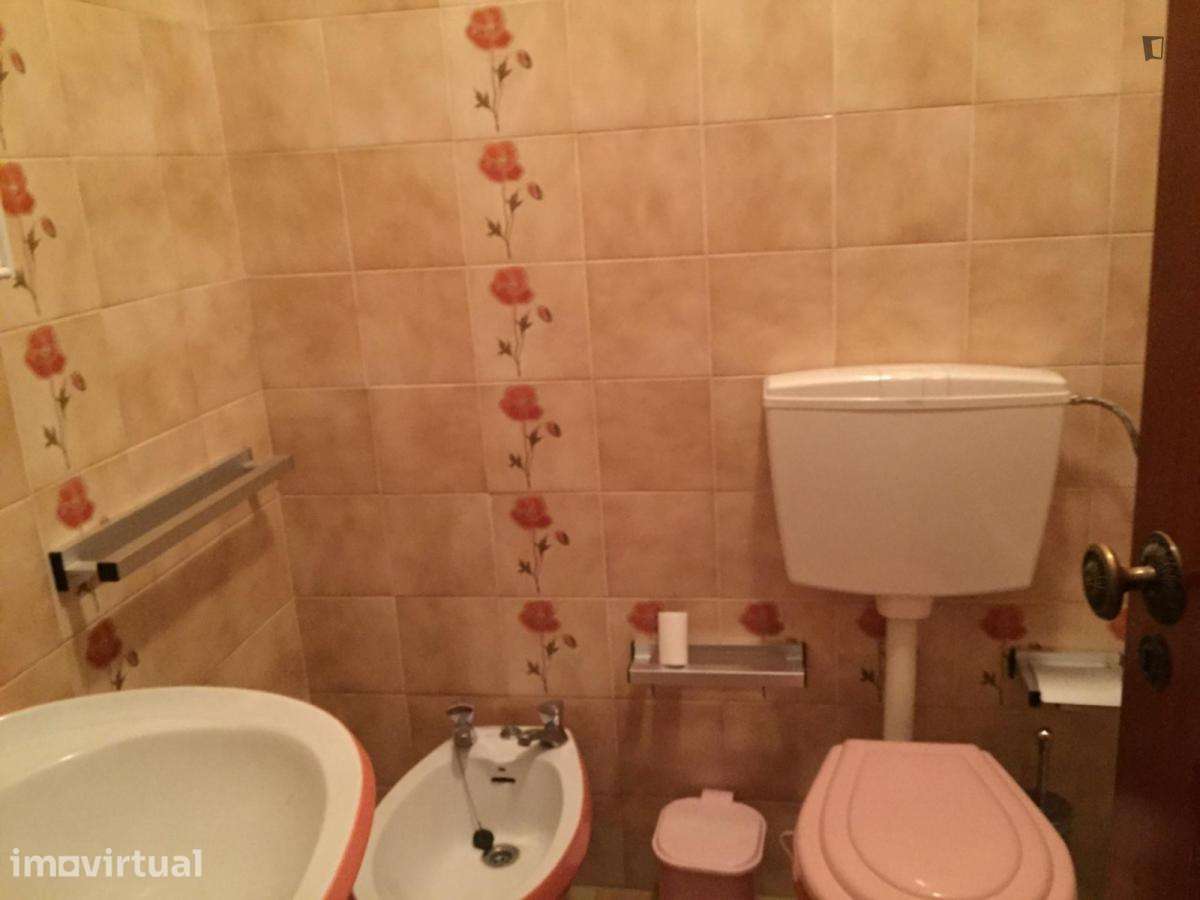 Quarto - localizado em Setubal - Grande imagem: 5/7