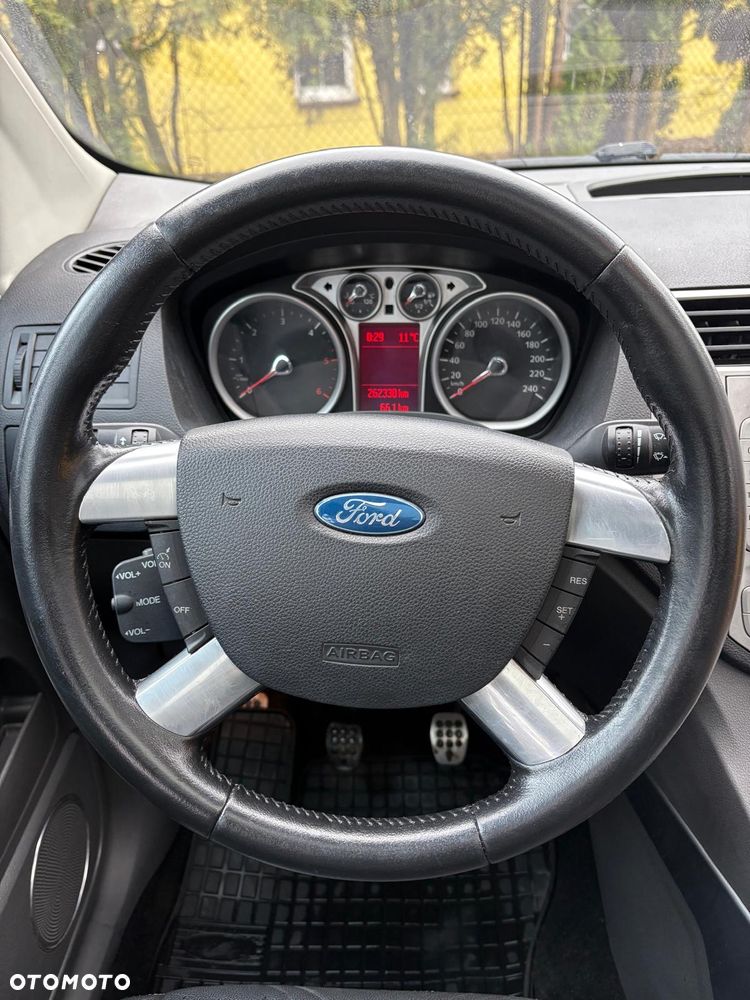 Ford Kuga 2.0 TDCi 4x4 Titanium - 14