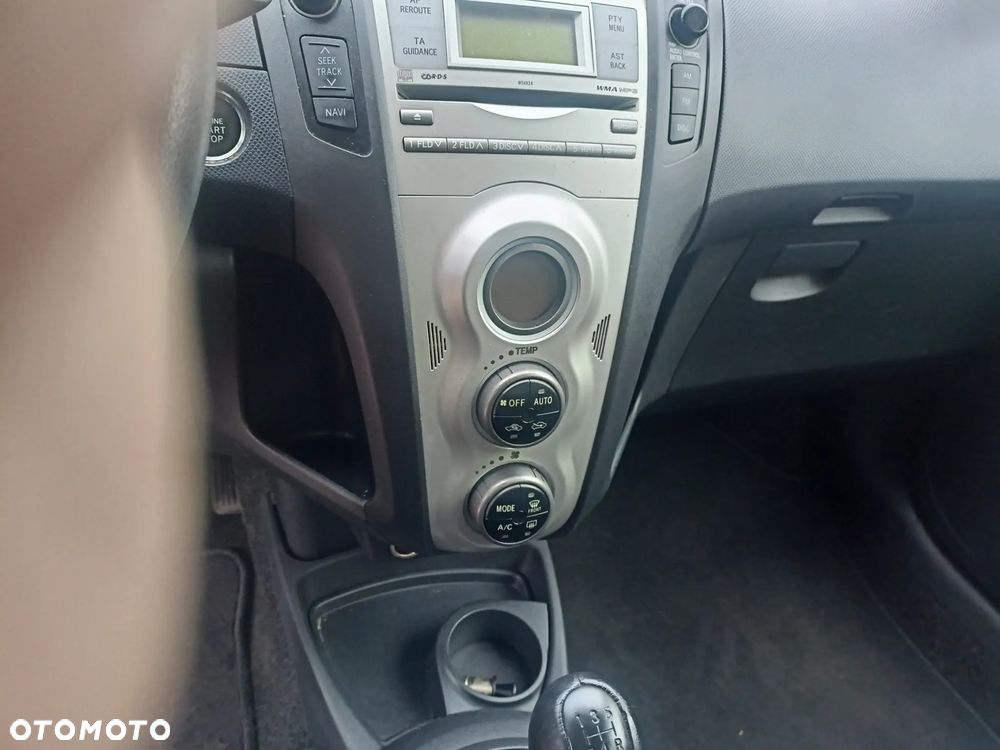Toyota Yaris 1.3 - 16
