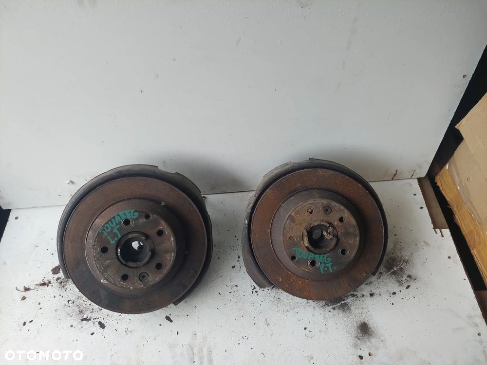 PIASTA ZWROTNICA PRAWY LEWY TYŁ VW TOUAREG 3.0 TDI