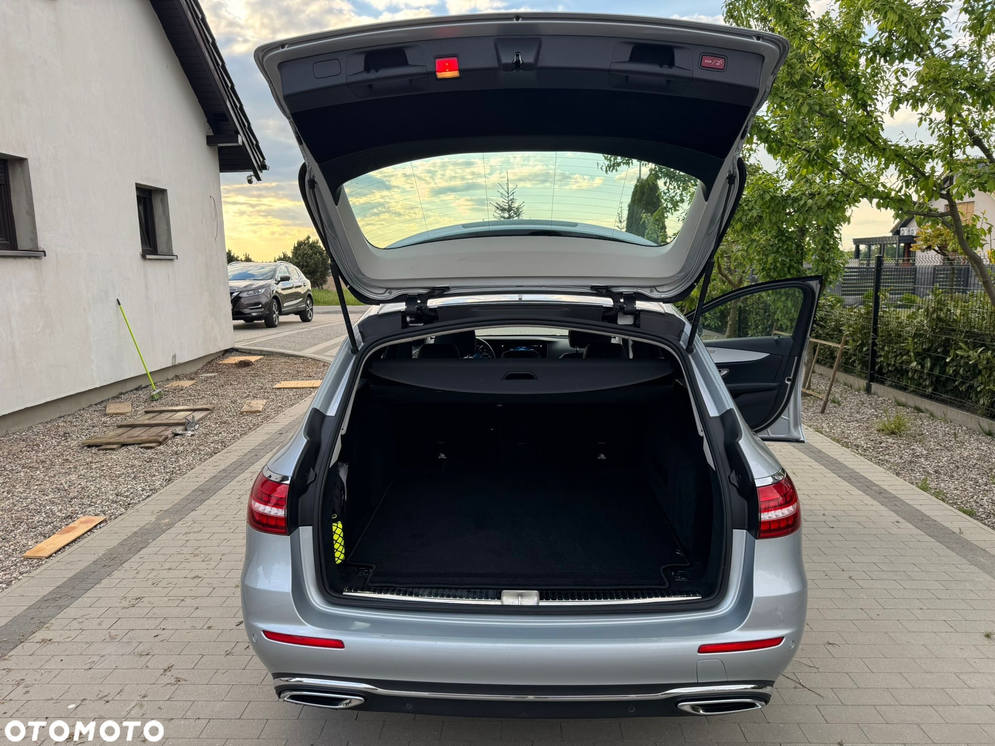 Mercedes-Benz Klasa E 220 d T 9G-TRONIC Avantgarde - 31