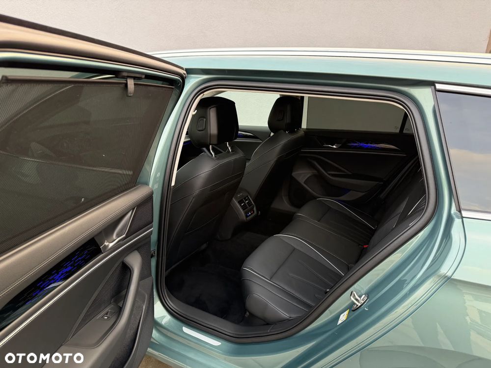 Volkswagen Passat Variant 2.0 TDI SCR Elegance DSG - 12