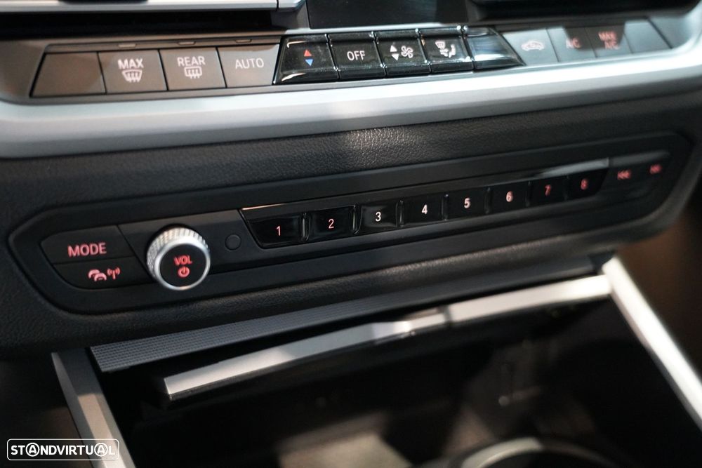 BMW 318 d Line Luxury - 12