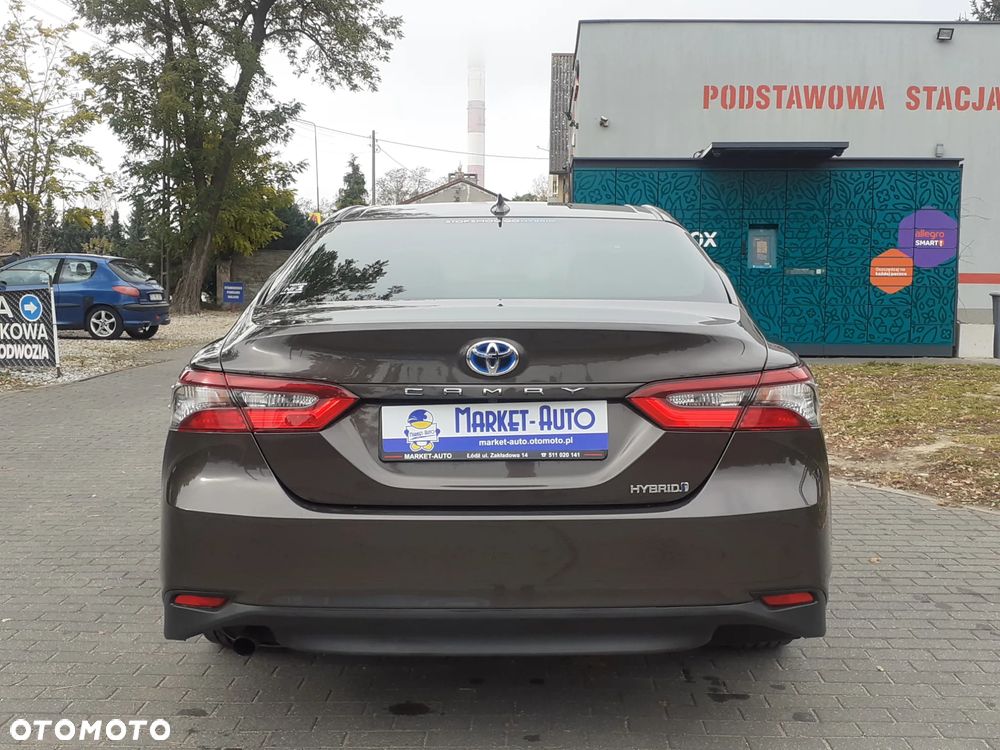 Toyota Camry - 4