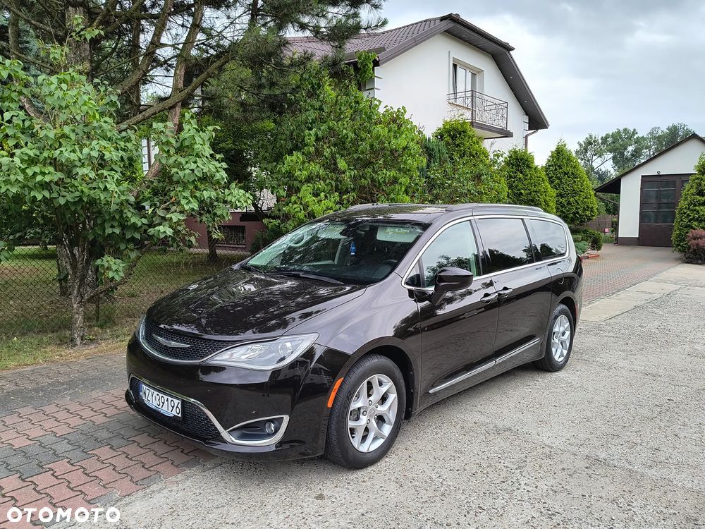Chrysler Pacifica - 8