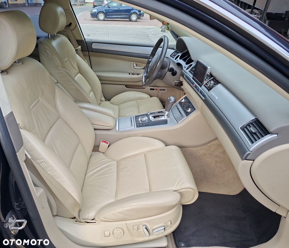 Audi A8 4.2 Quattro - 34