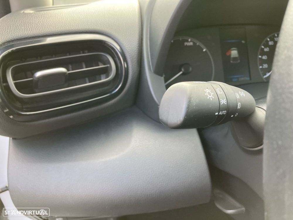 Toyota Yaris 1.5 HDF Comfort Plus - 29