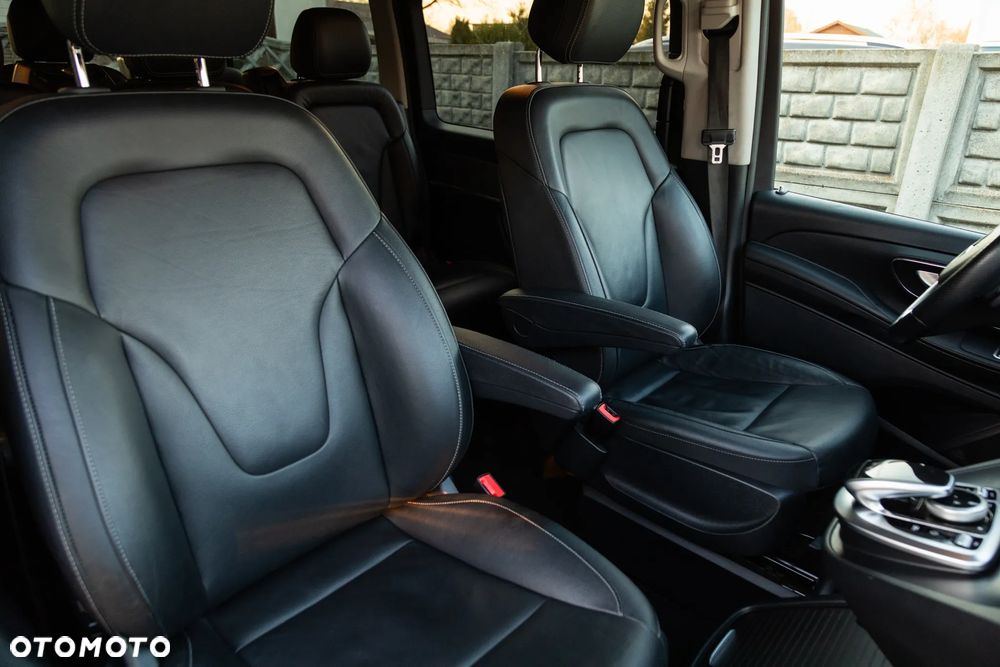 Mercedes-Benz Klasa V - 12