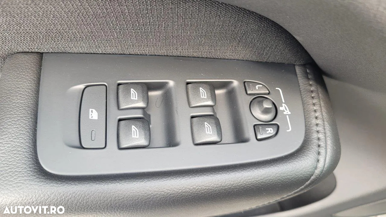 Volvo XC 60 D4 AWD Momentum - 23