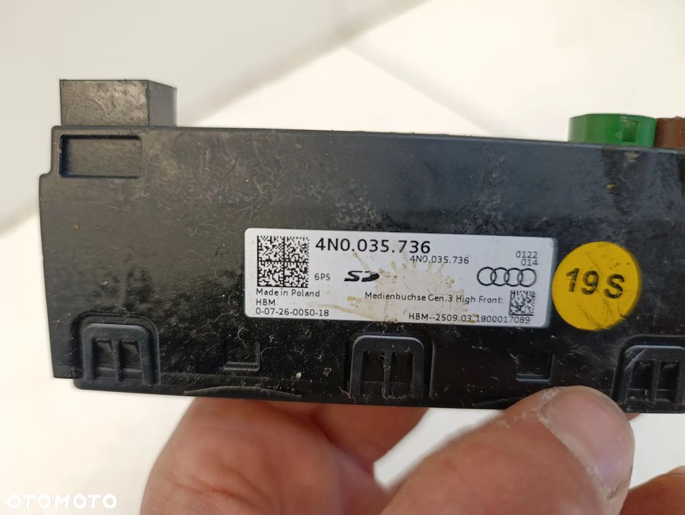 Port gniazdo USB karty sd sim Audi Q8 e-tron etron - 6