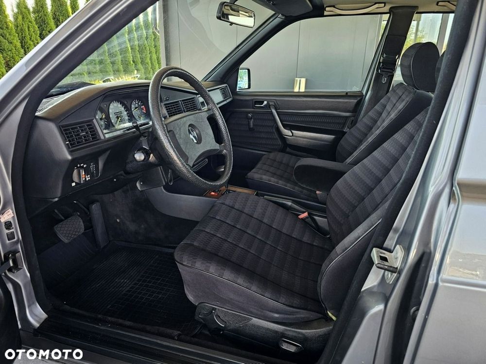 Mercedes-Benz W201 (190) - 15