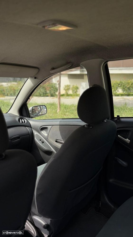 Toyota Yaris 1.0 Sol AC - 7