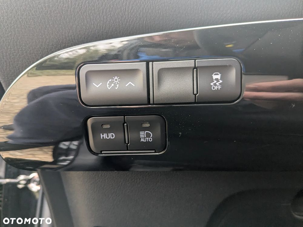 Toyota Prius Hybrid Executive - 25