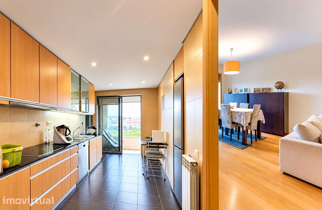 T3 em Matosinhos | Áreas Generosas, Garagem Box e Varanda Vista Mar