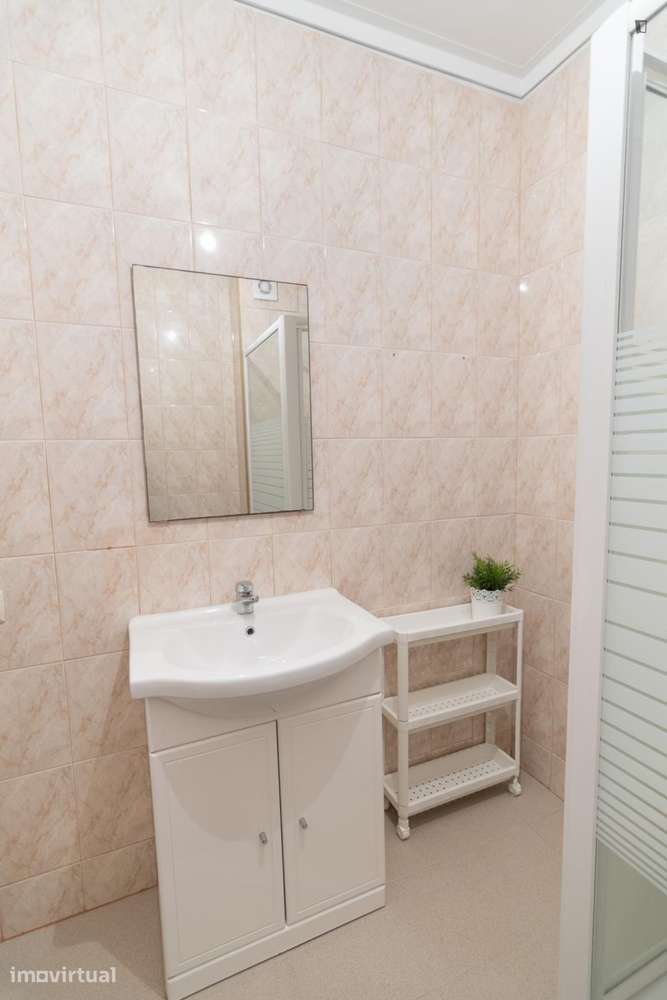 Quarto - localizado em Vila nova de gaia - Grande imagem: 5/13