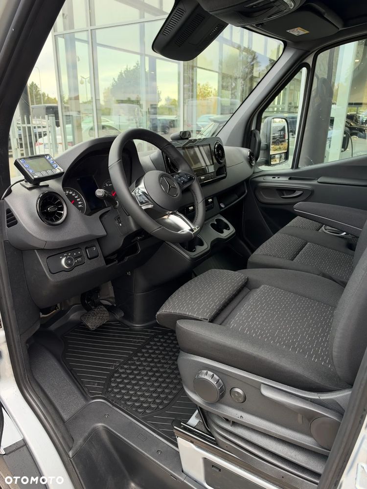 Mercedes-Benz Sprinter - 17