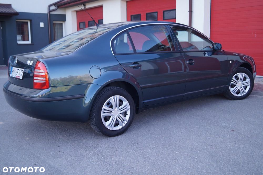 Skoda Superb 2.0 Exclusive - 9
