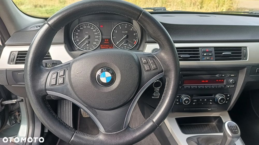 BMW Seria 3 320i - 17