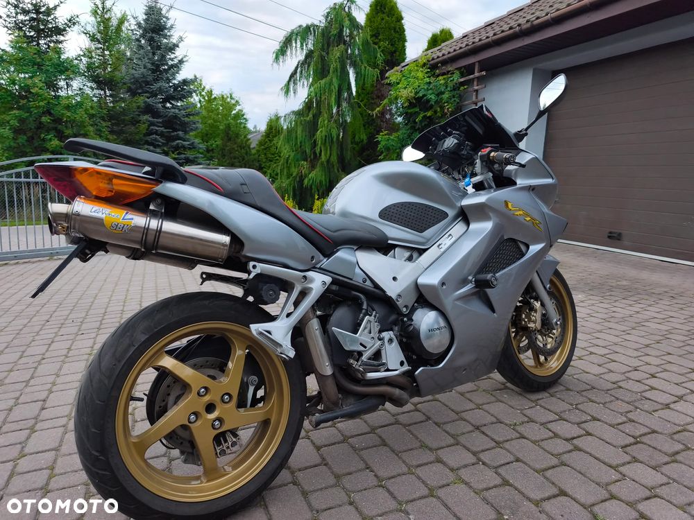 Honda VFR - 10