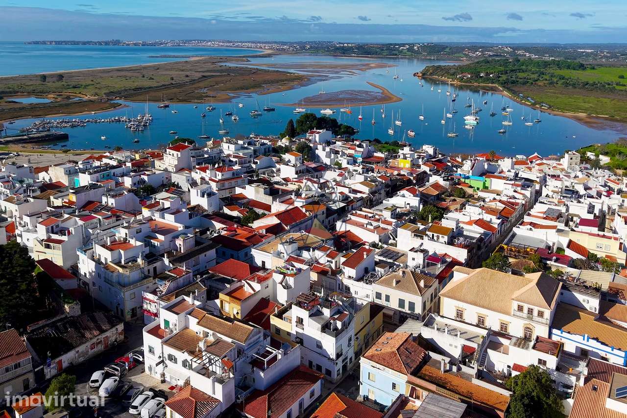 Loja comercial com duas entradas no centro histórico de Alvor - Grande imagem: 4/28