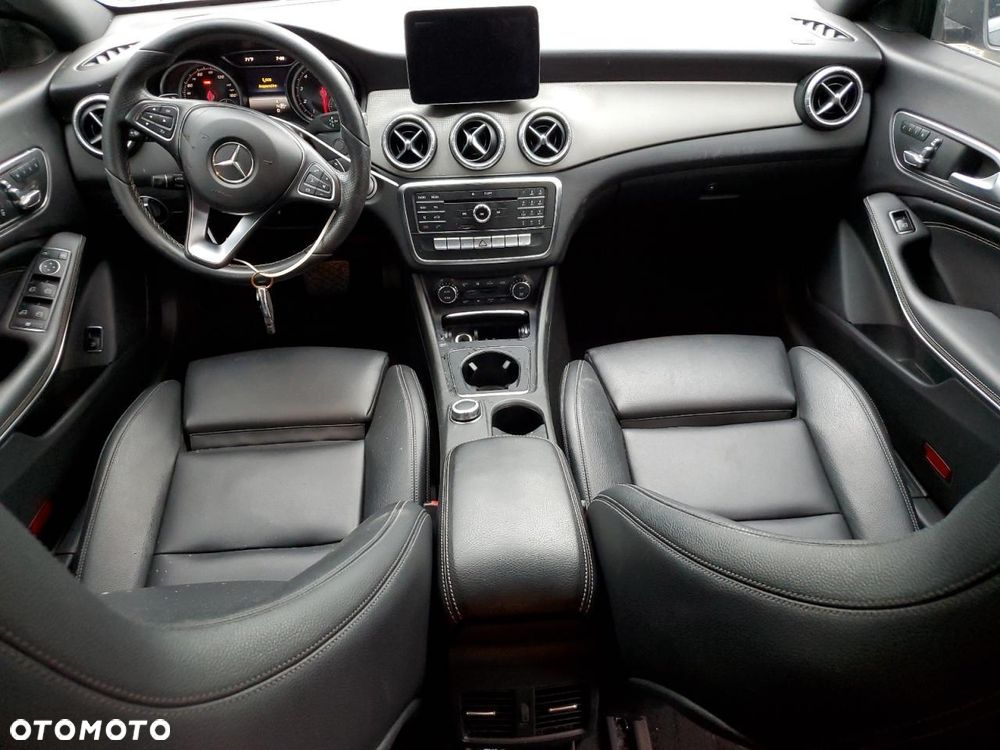 Mercedes-Benz CLA 250 4Matic 7G-DCT AMG Line - 8