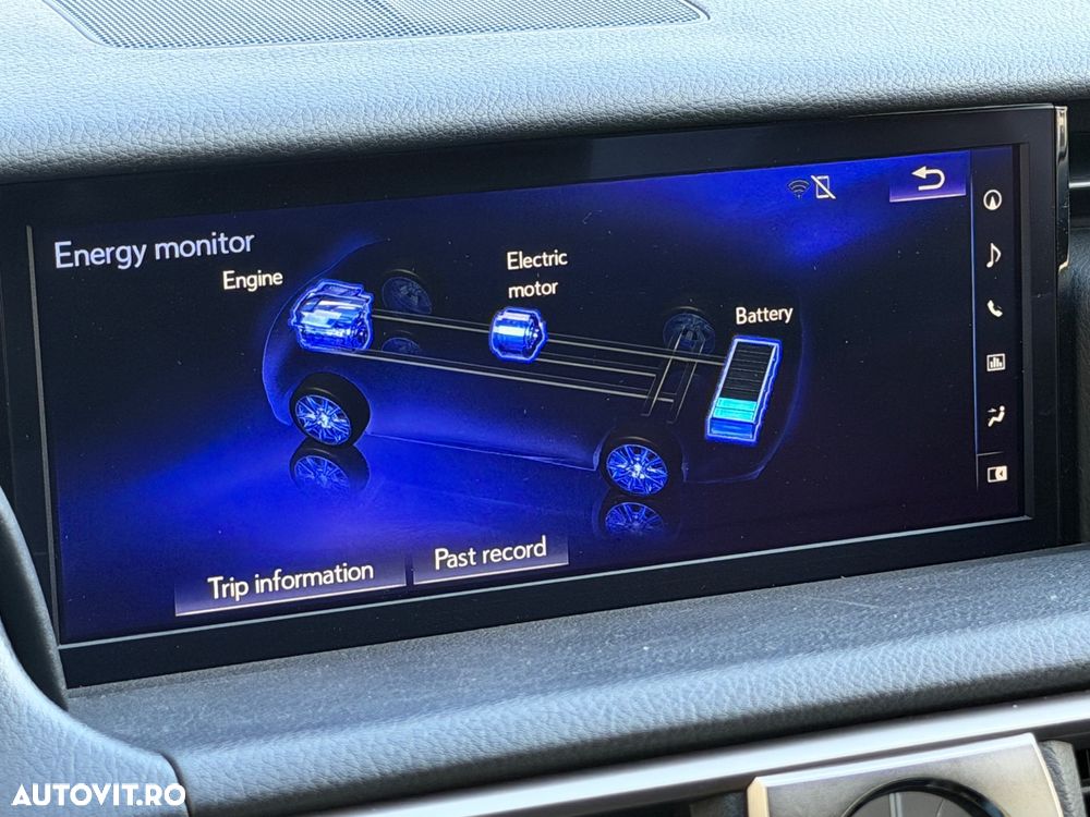 Lexus Seria IS 300h Aut. Luxury - 31