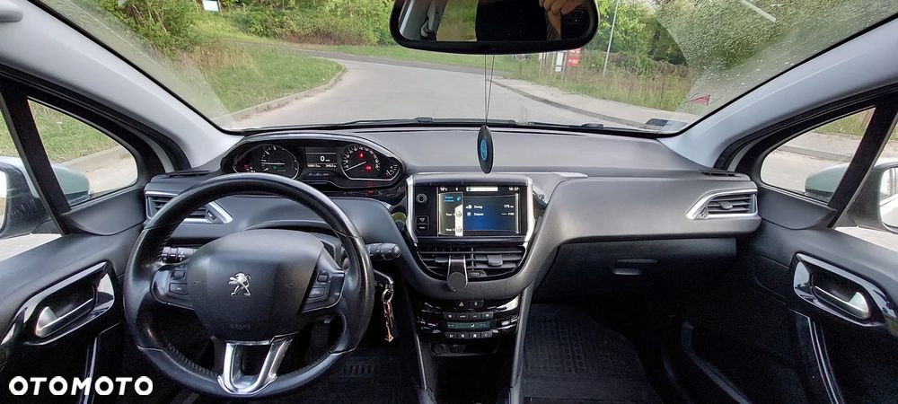 Peugeot 208 - 9