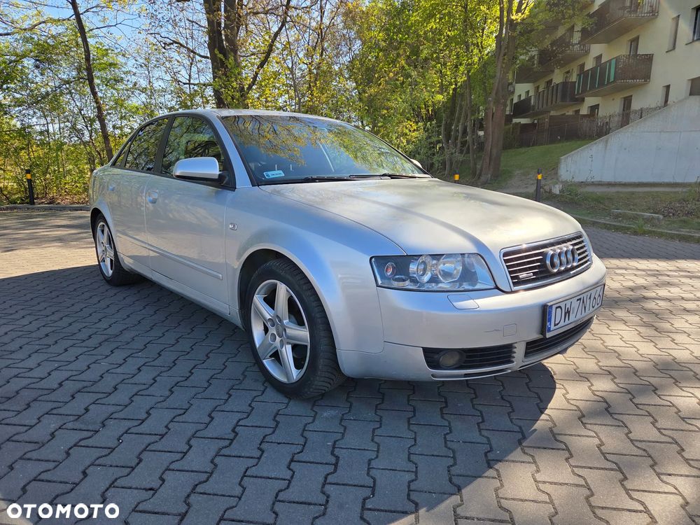 Audi A4 Limousine - 1