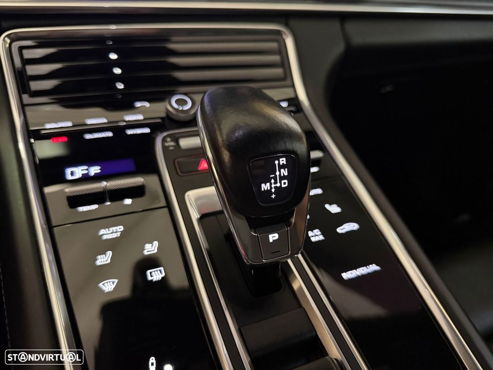 Porsche Panamera Sport Turismo 4 E-Hybrid Edition 10 Anos - 17