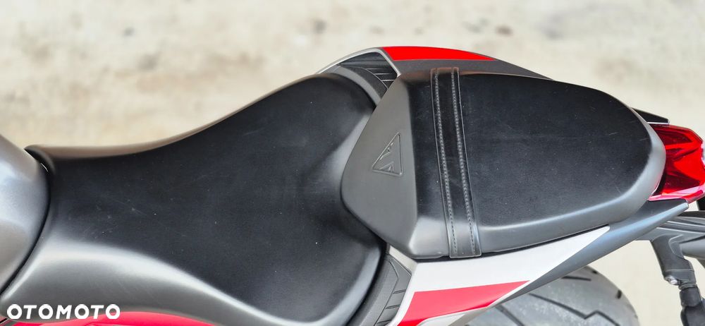 Triumph Street Triple - 6