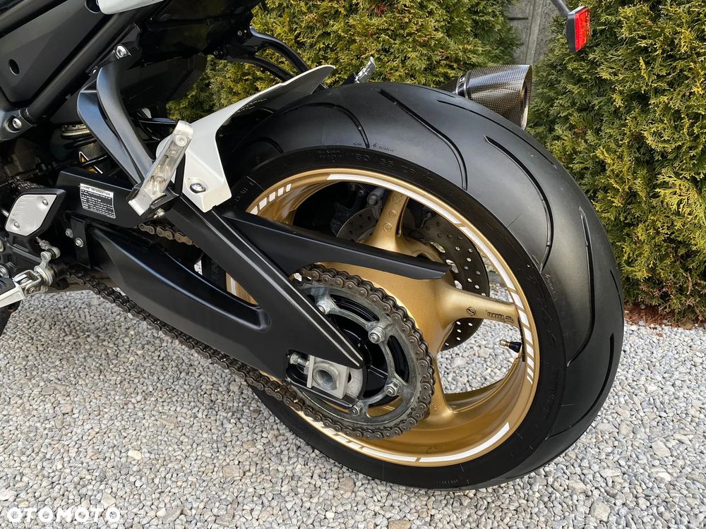 Yamaha FZ8 - 12