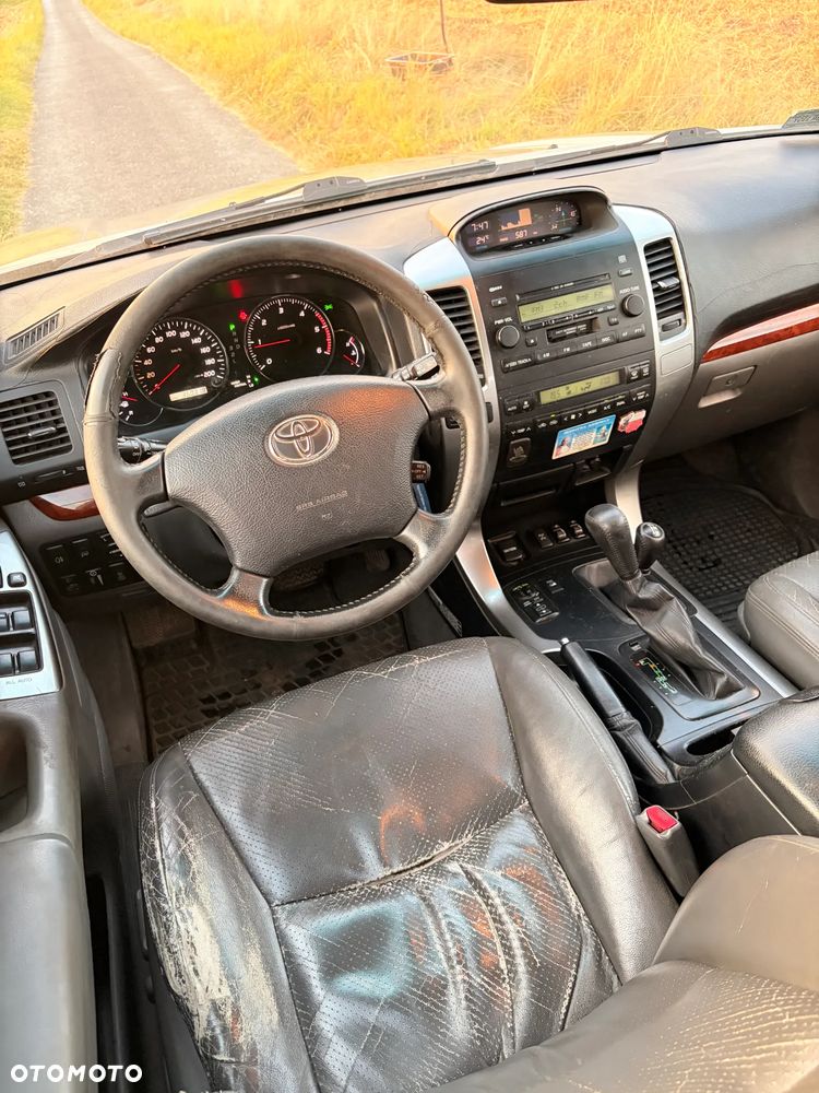 Toyota Land Cruiser - 22