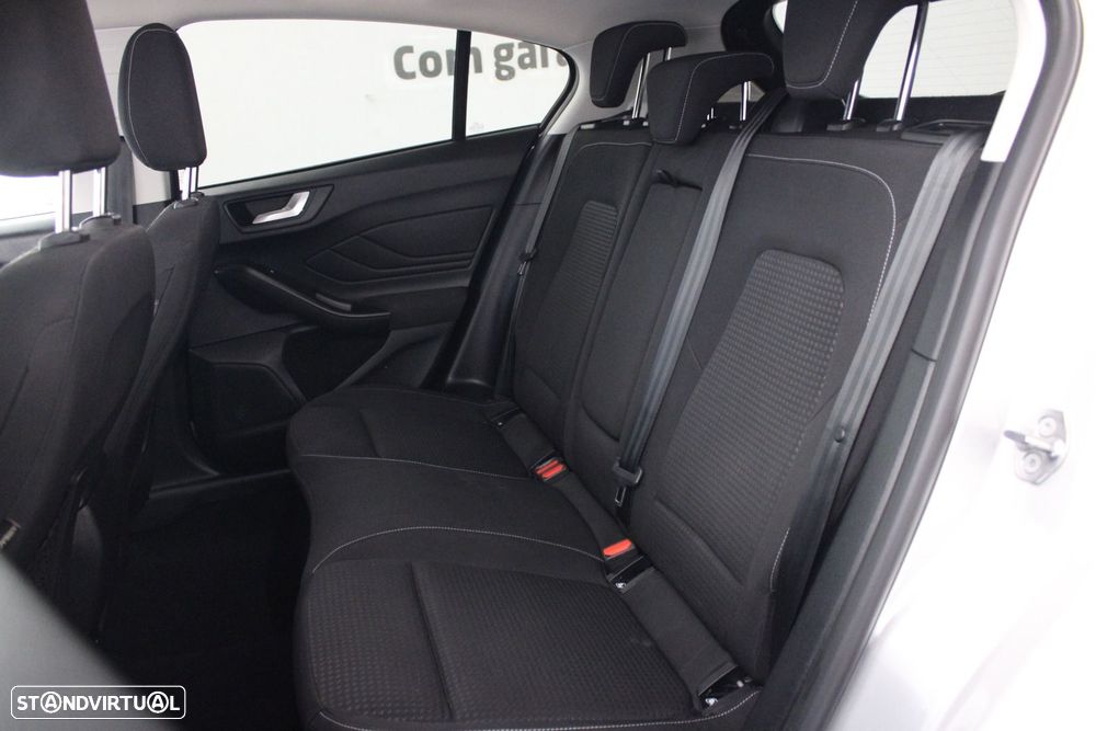 Ford Focus 1.0 EcoBoost MHEV Connected Design — fotografia 29