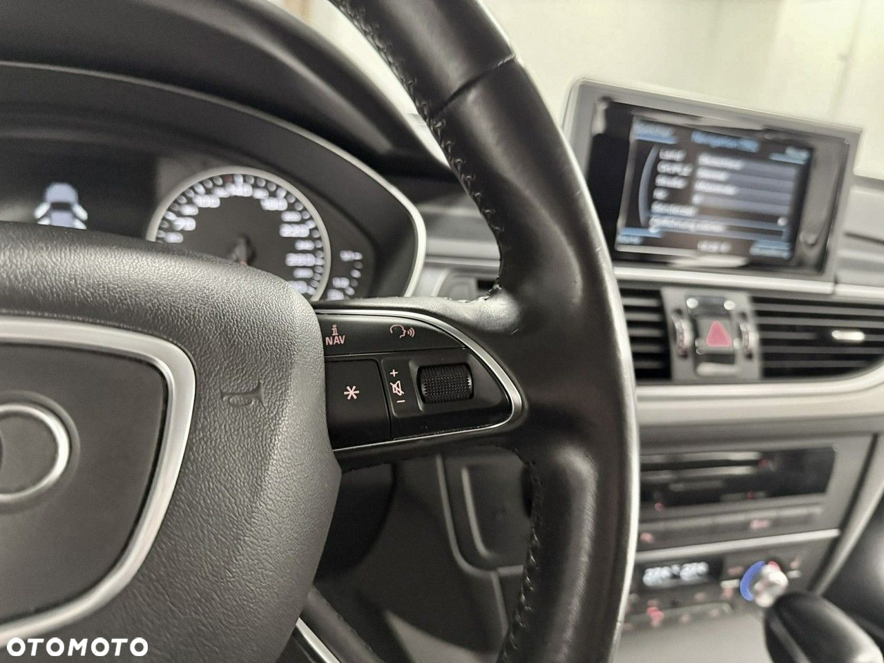Audi A6 Avant 2.0 TDI Ultra S tronic - 24