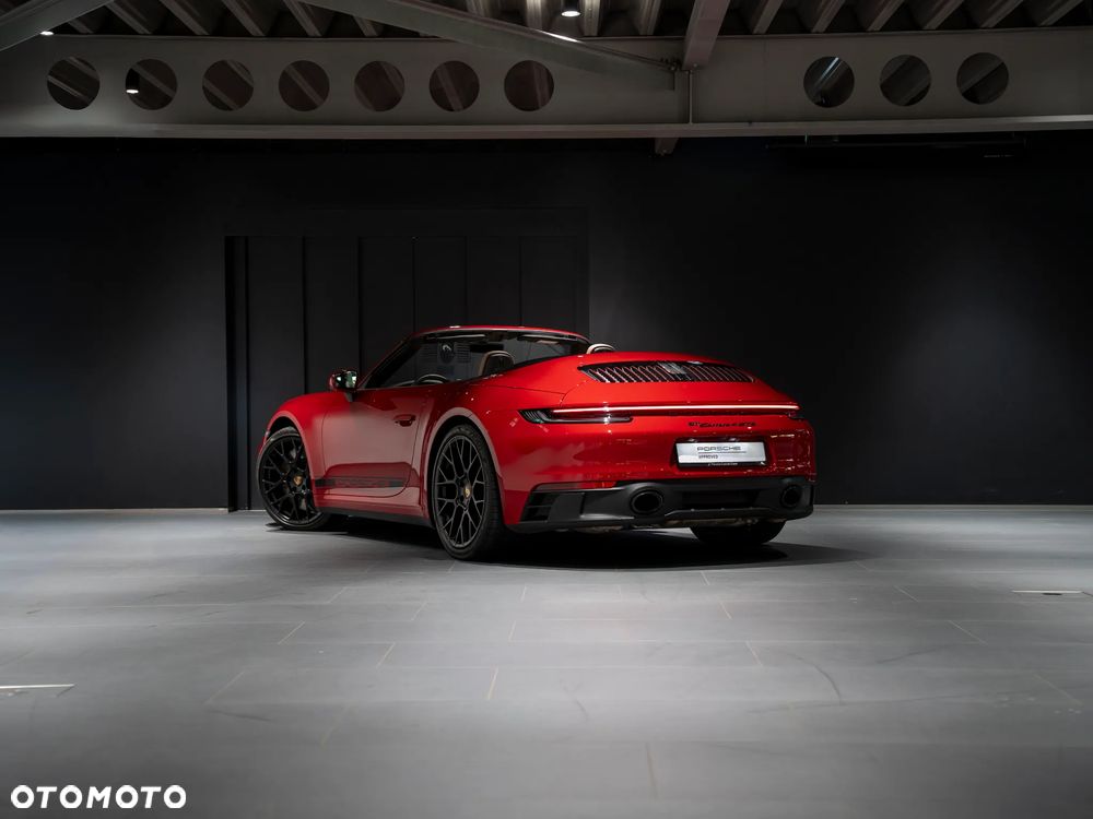 Porsche 911 Carrera 4 GTS - 3