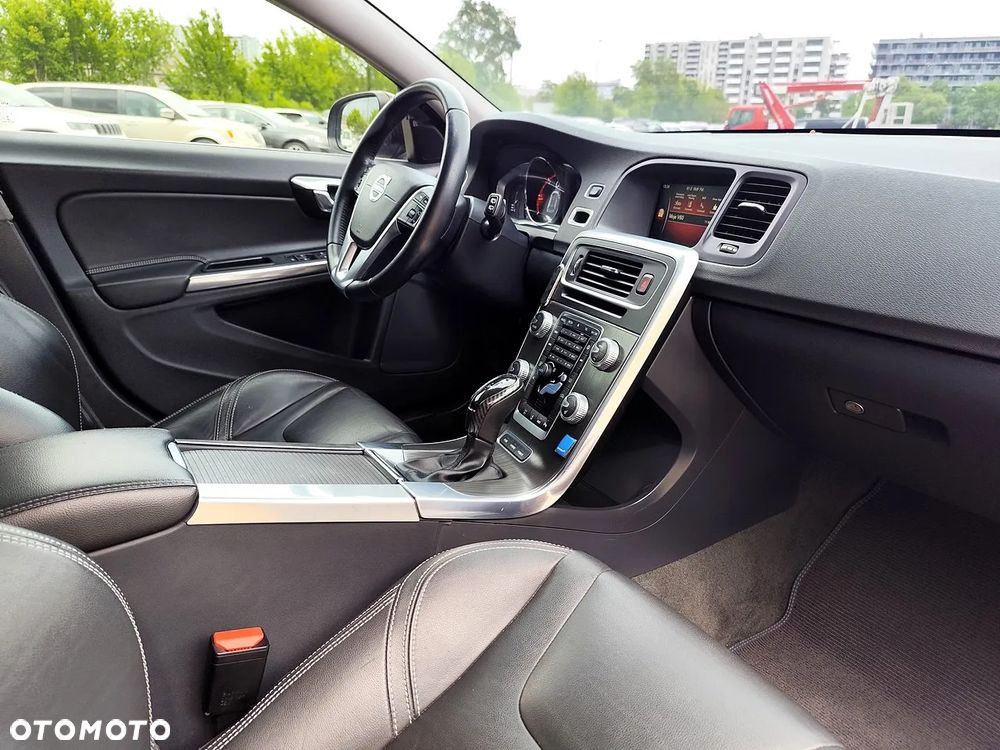Volvo V60 D6 AWD Plug-in Hybrid Summum - 14