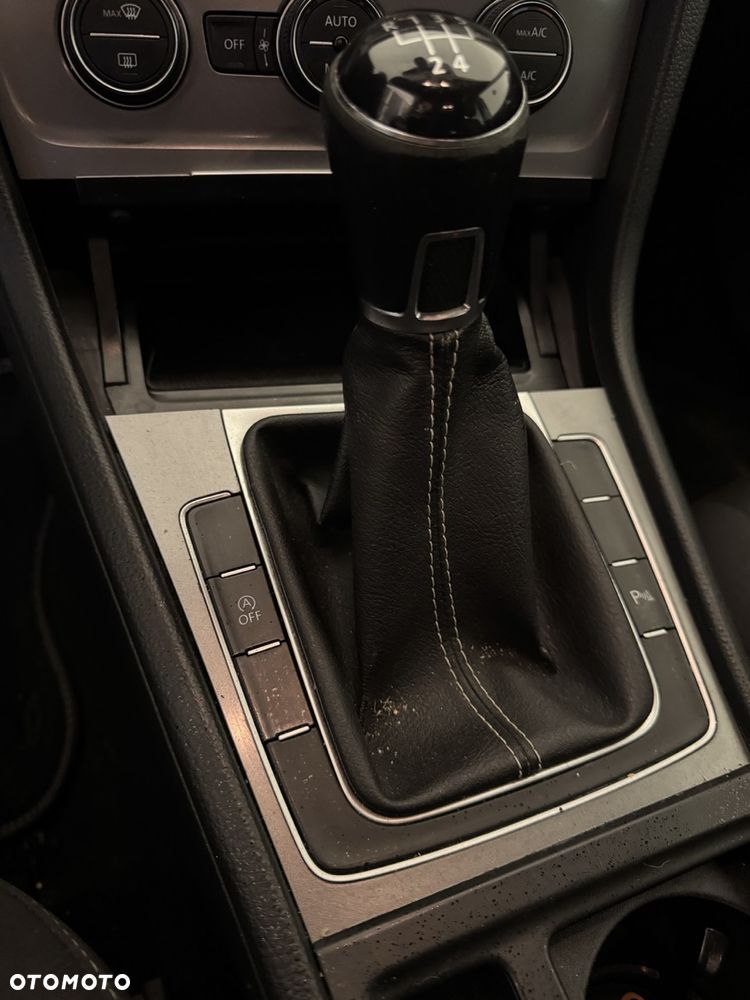 Volkswagen Golf 1.6 TDI BlueMotion Comfortline - 12