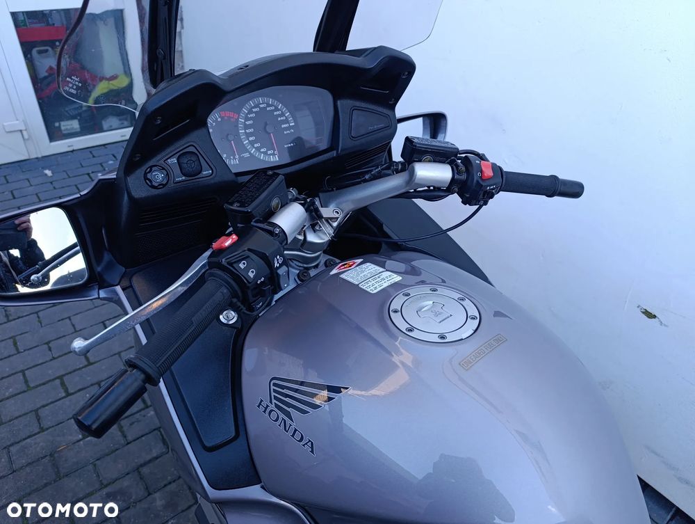 Honda ST - 12