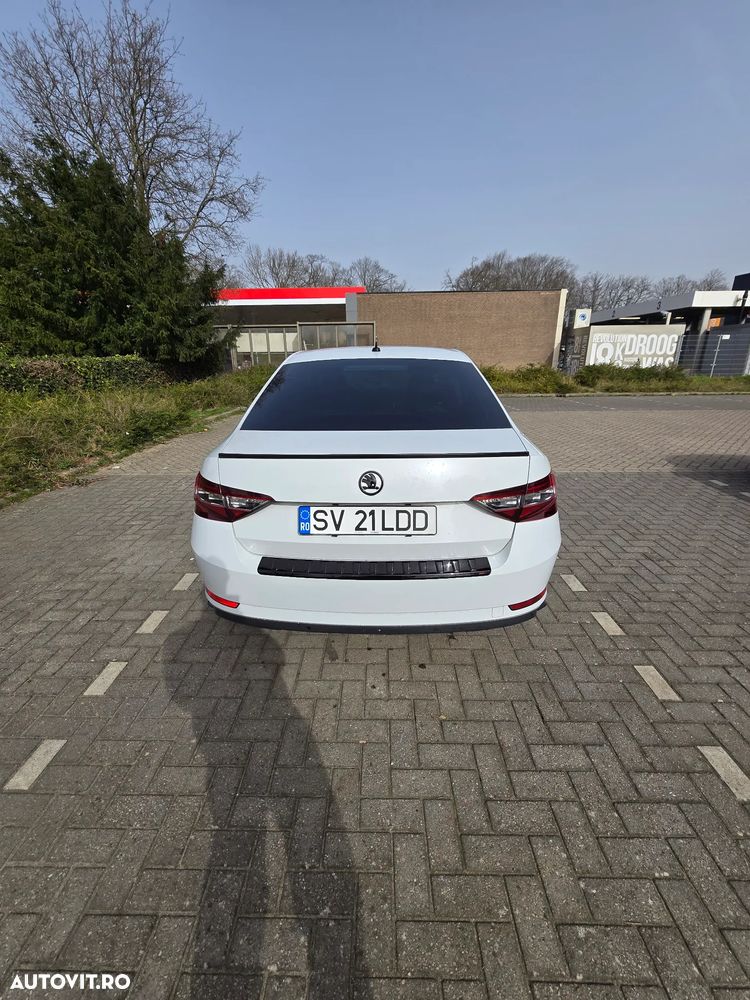 Skoda Superb 2.0 TDI DSG 4X4 Ambition - 8