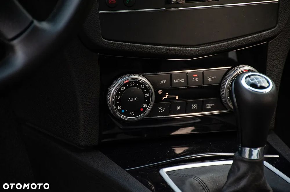 Mercedes-Benz Klasa C 200 Kompressor Classic - 32