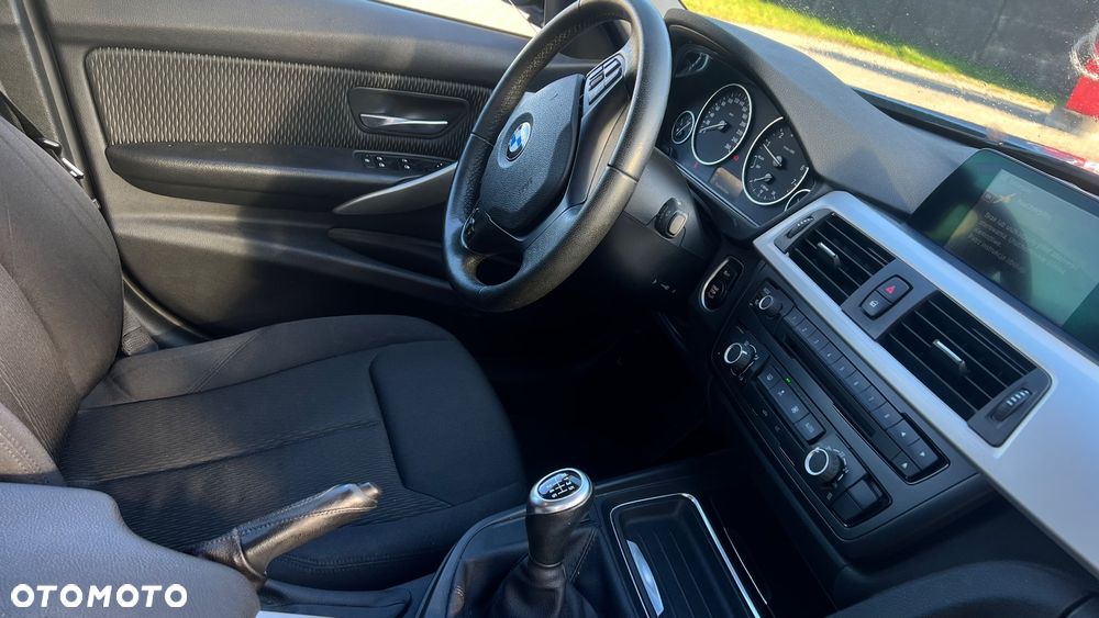 BMW Seria 3 320i Sport Line - 15