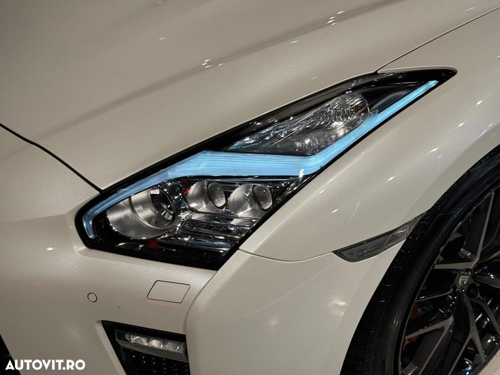 Nissan GT-R - 10