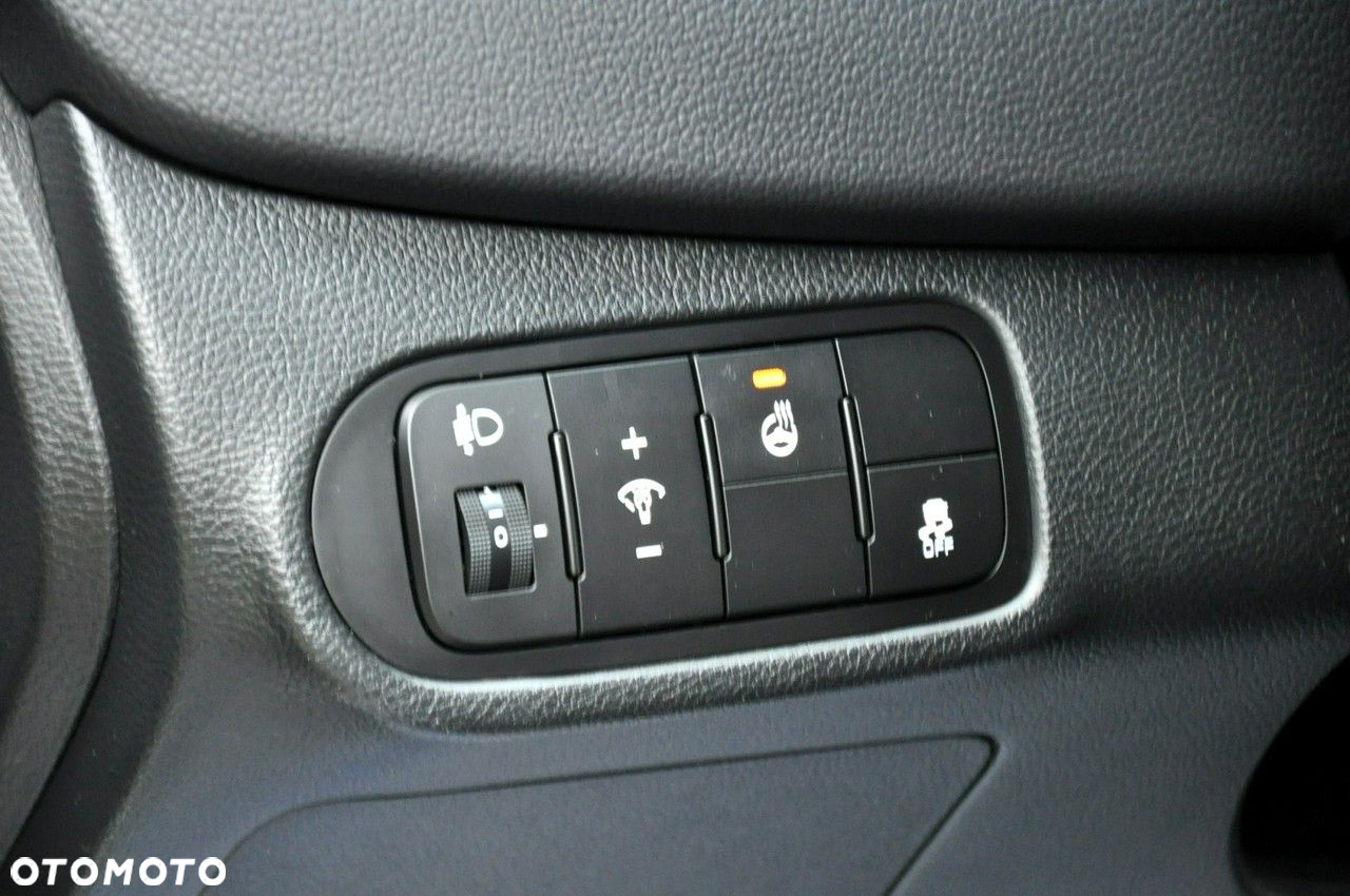 Kia Carens - 36