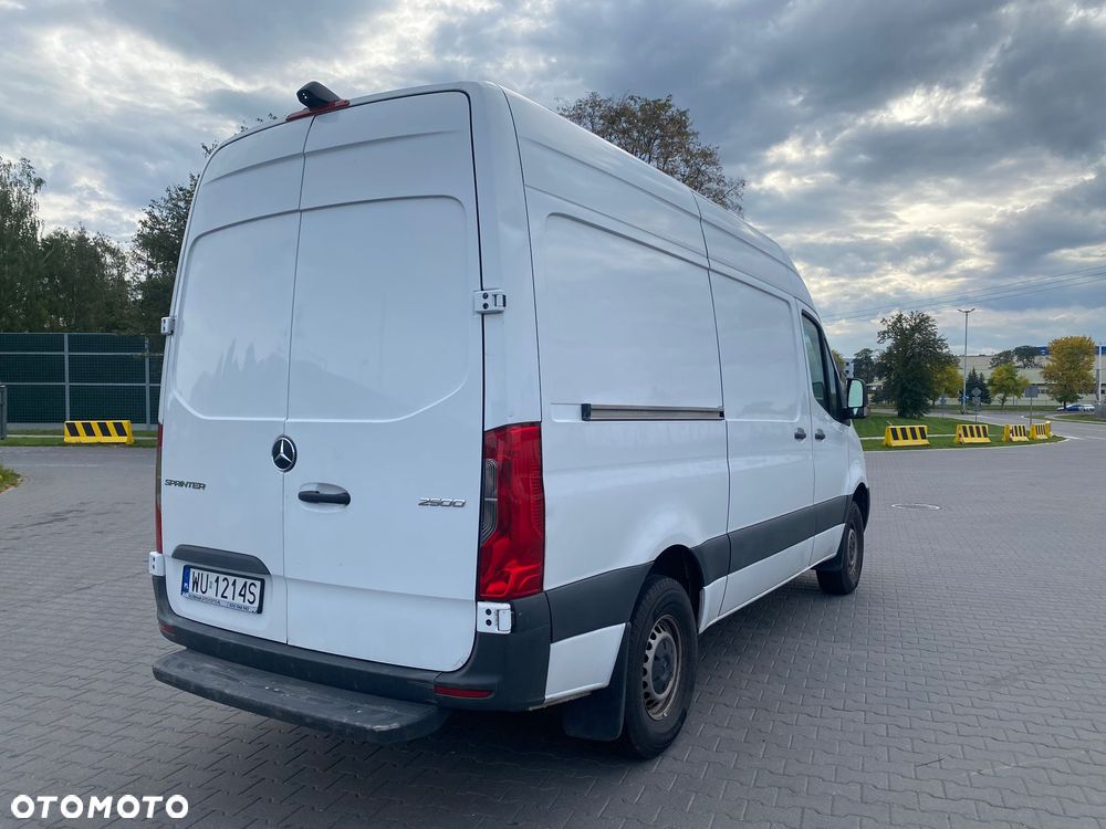 Mercedes-Benz Sprinter 319 - 4