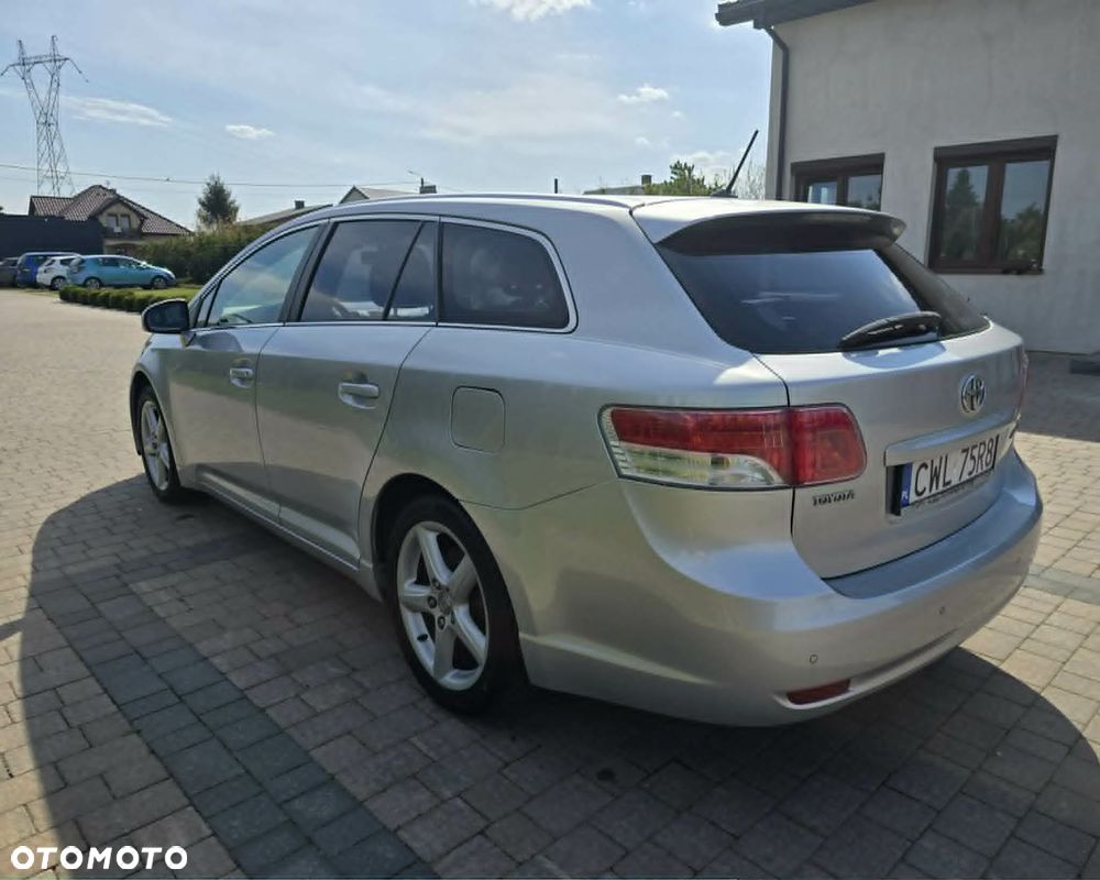 Toyota Avensis 2.0 D-4D 2010 - 6